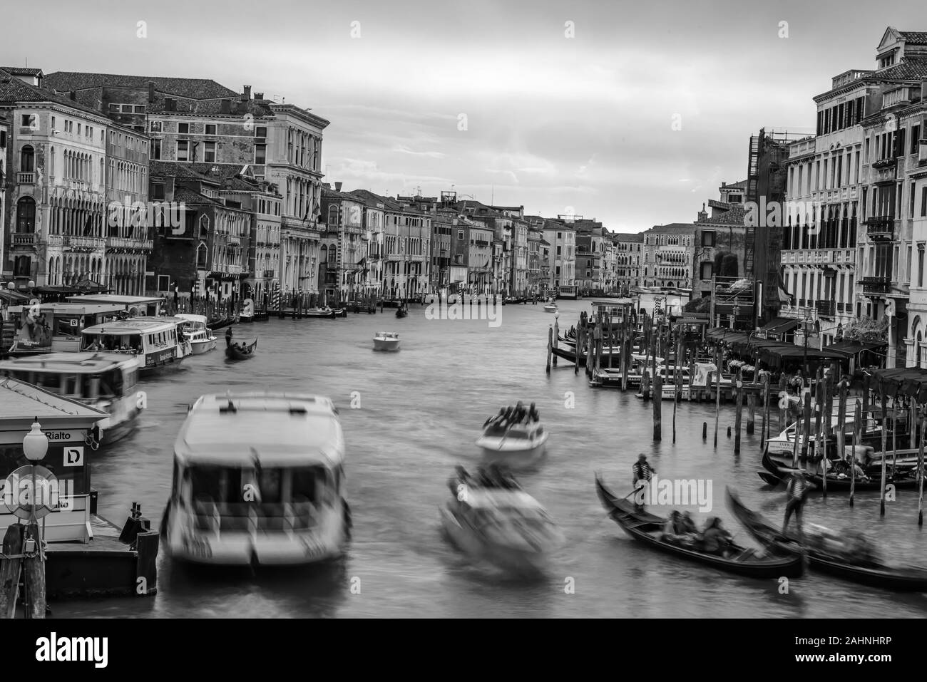 Venezia, la città dell' amore invita a sparire sprofondando in laguna Foto Stock