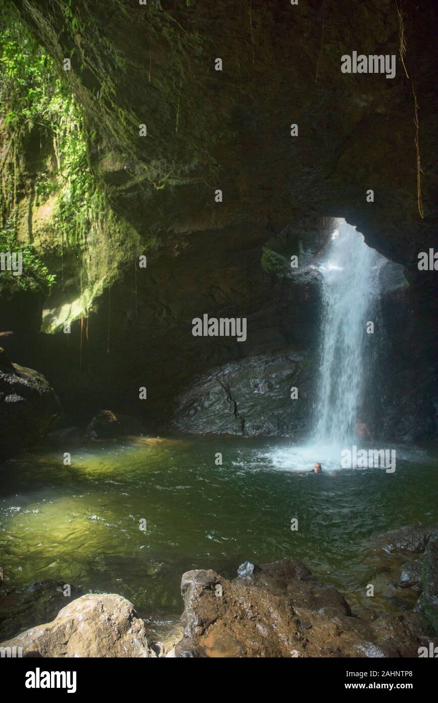 La bellissima Cueva del Esplendor grotta con cascata, Jardin, Antioquia, Colombia Foto Stock