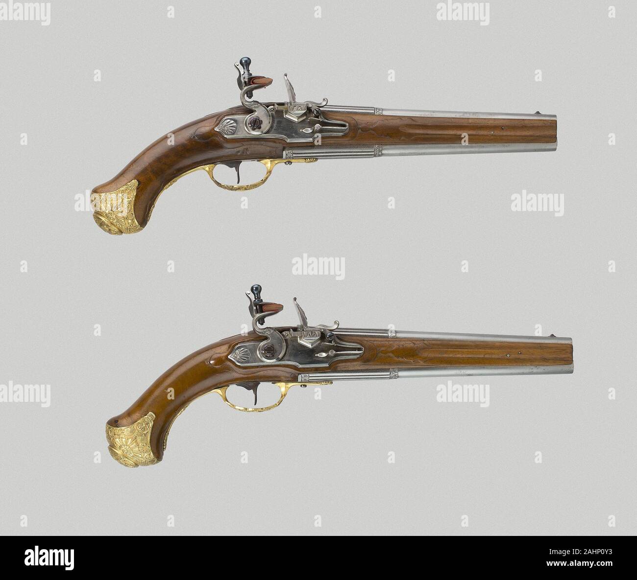 Coppia di Double-Barrel Flintlock Pistols. 1720-1740. In Sassonia. Acciaio, bronzo dorato Foto Stock