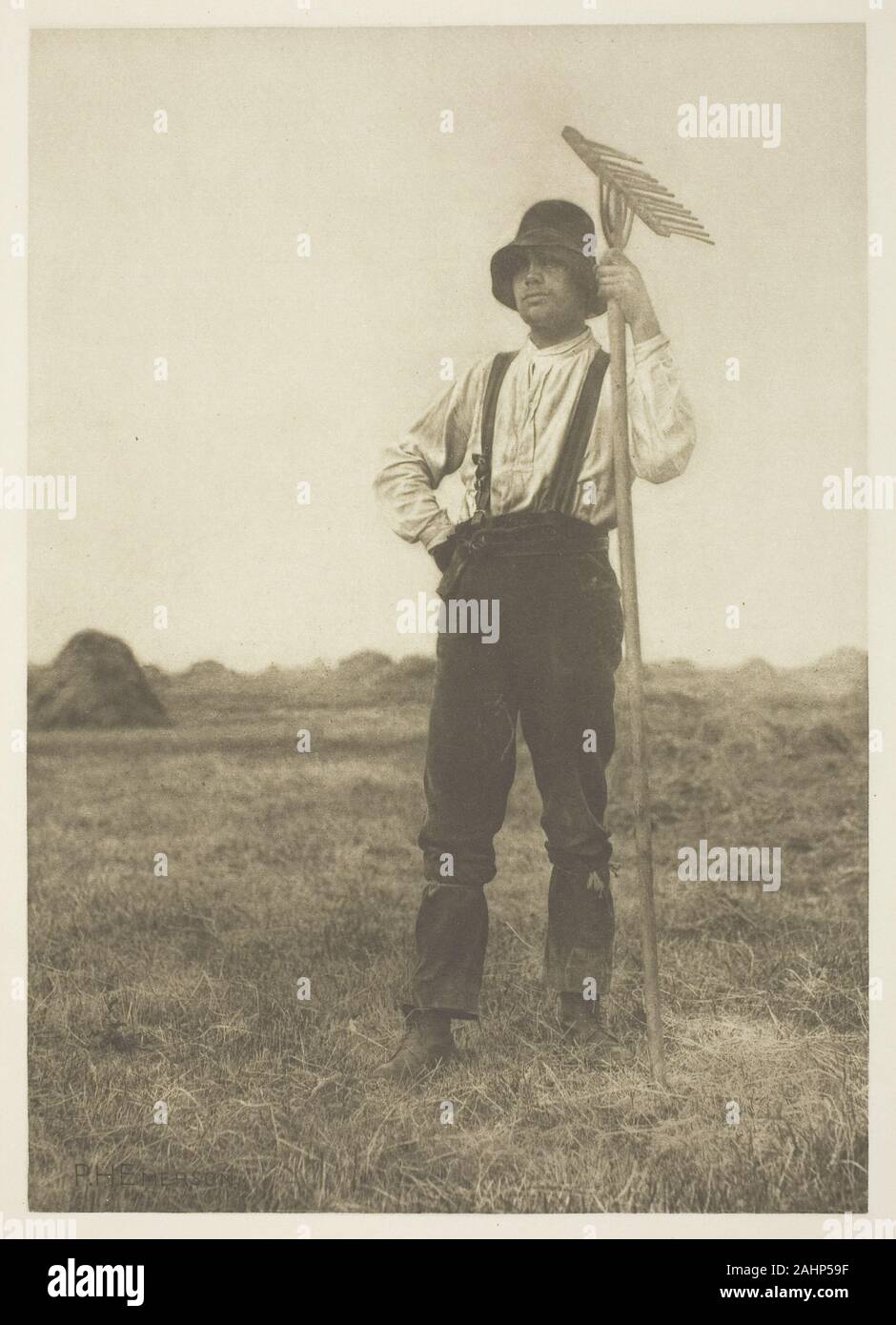 Peter Henry Emerson. Haymaker con rastrello (Norfolk). 1883-1887. In Inghilterra. Fotoincisione, piastra XXXI dalle foto di East Anglian vita, pubblicato da Sampson bassa, Marston, Searle & Rivington (1888) Foto Stock