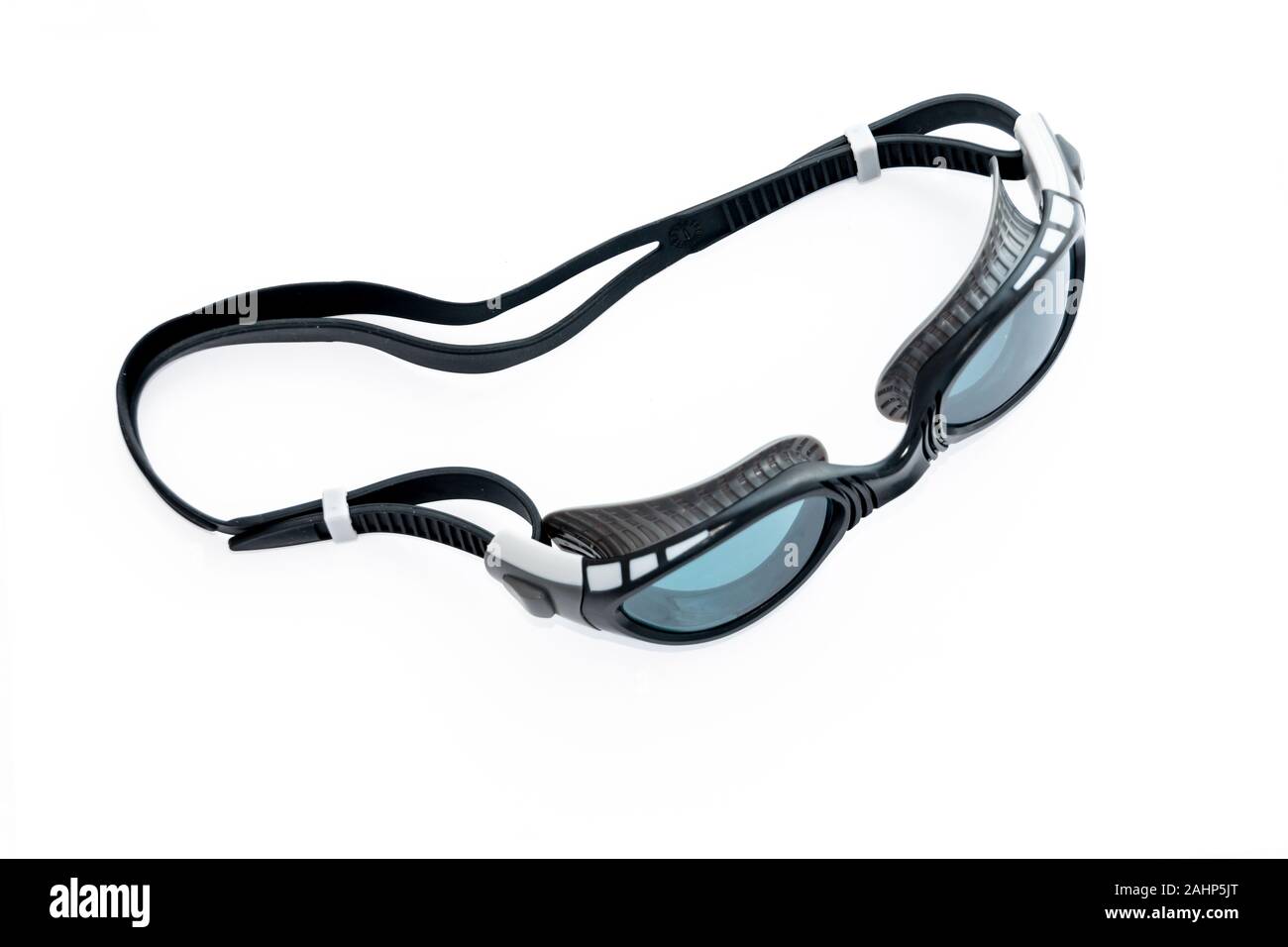 Nero Sport piscina occhiali con vetri blu Foto Stock