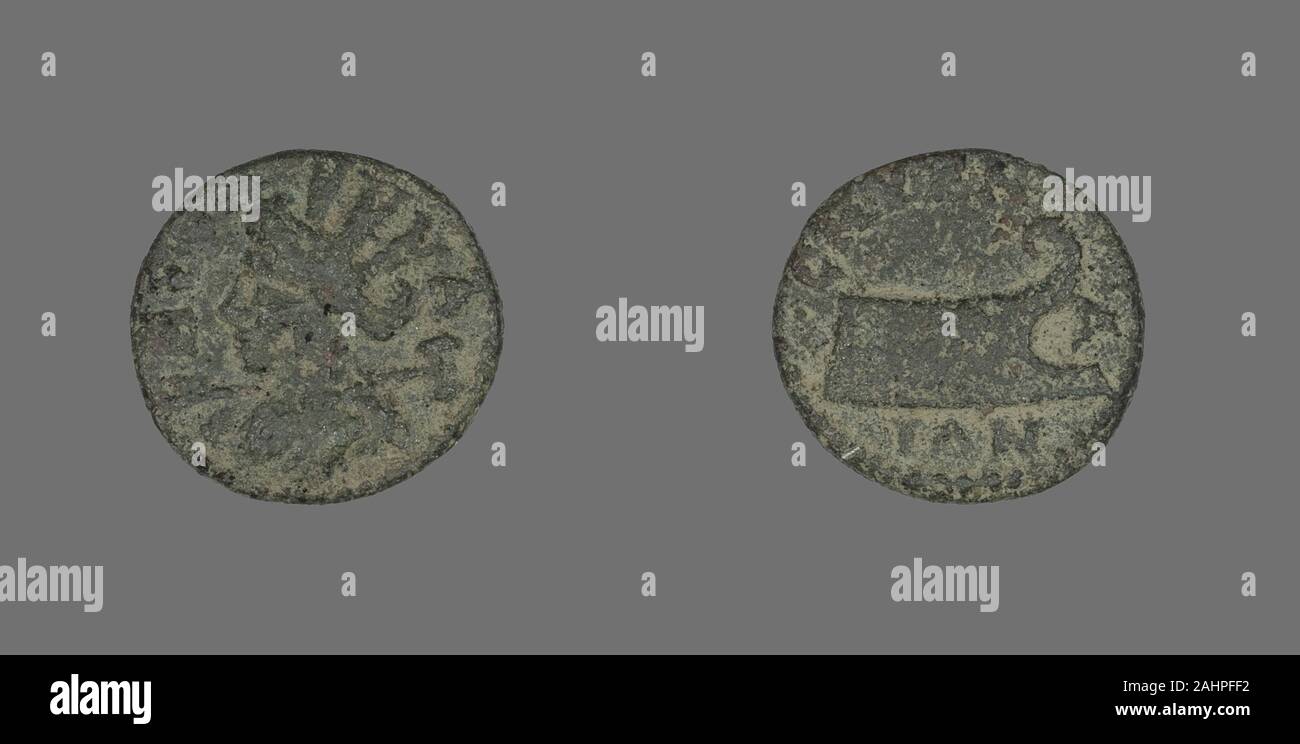 Antico romano. Moneta raffigurante la dea Tyche. 117 AD-192 annuncio. Izmir. Bronzo Foto Stock