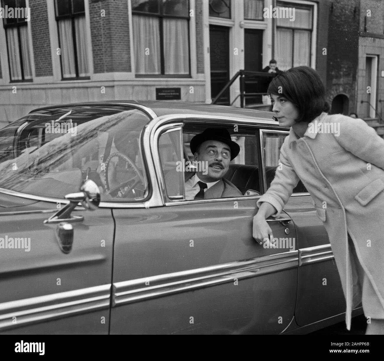 Le registrazioni di film per il film "la collana di diamanti". Scena tra i due personaggi principali Jan Teulings e Nicole Karin Data Aprile 10, 1963 Posizione Amsterdam, Olanda Settentrionale Foto Stock