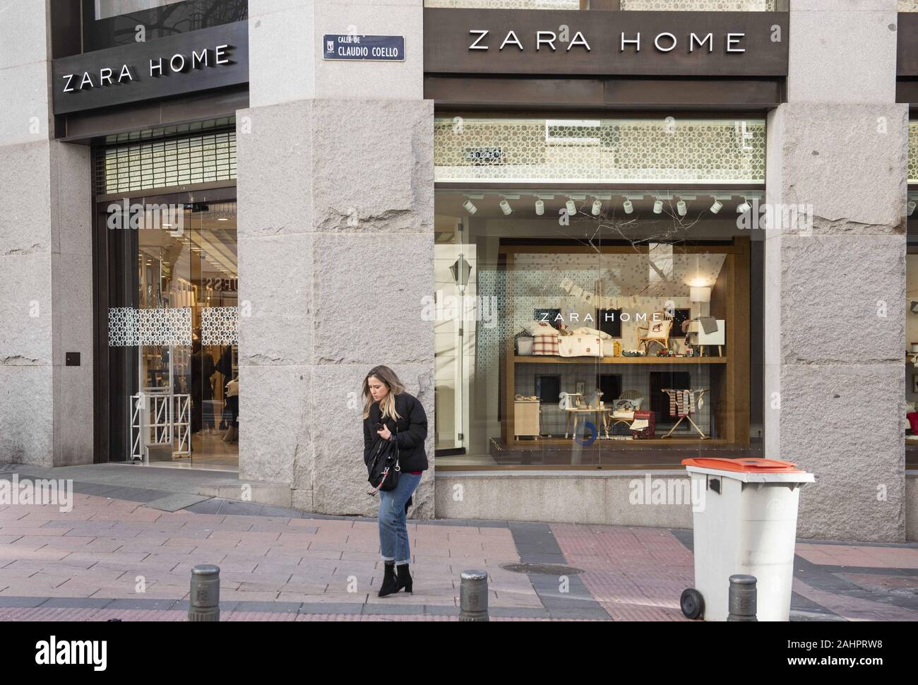 Spagna. 28 dicembre, 2019. Spagnolo del gruppo Inditex dedicata alla produzione di mobili e tessili per la casa, Zara Home Negozio visto in Spagna. Credito: Budrul Chukrut SOPA/images/ZUMA filo/Alamy Live News Foto Stock