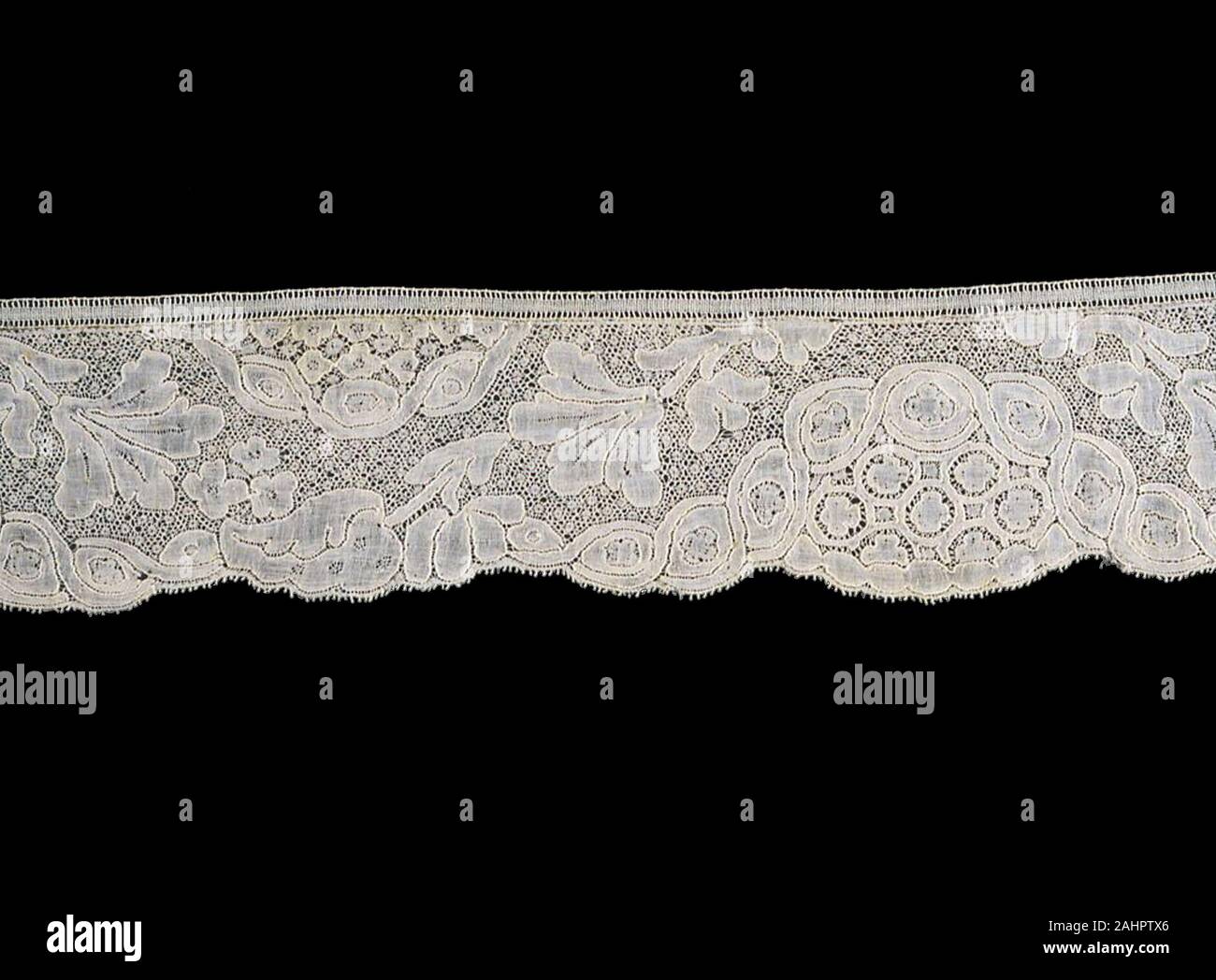 Confine. 1740-1759. Mechelen. Biancheria, bobina pizzo rettilinea di un tipo noto come Mechlin con kat cucitura e il simbolo del fiocco di neve rete di terra Foto Stock