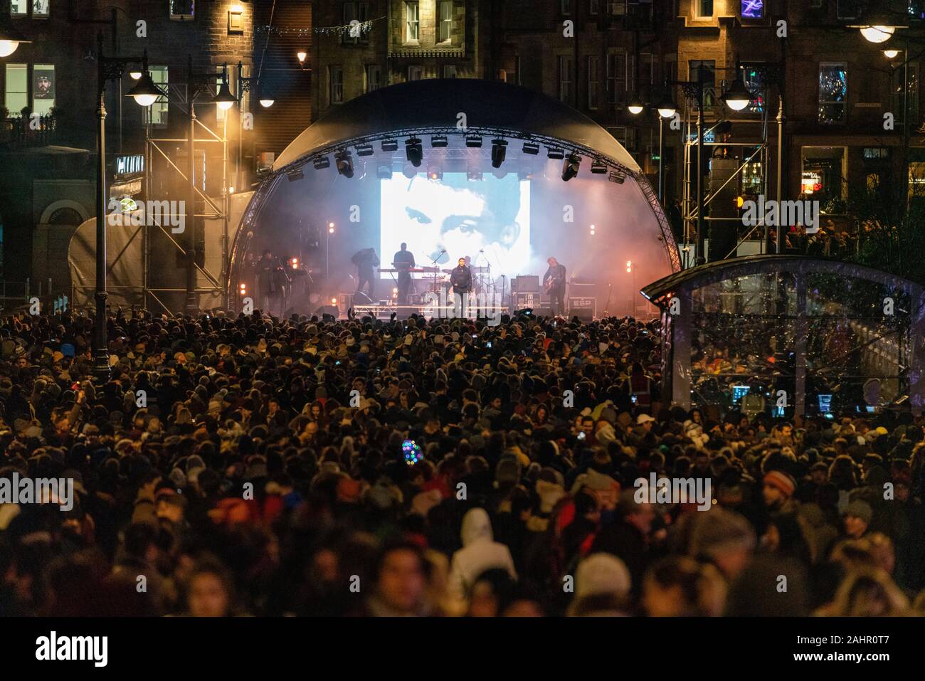 Edimburgo, Scozia, Regno Unito. 31 dic 2019. Edinburgh il famoso Hogmanay party. Foto di Marc Almond a stadio di Waverley. Iain Masterton/Alamy Live News Foto Stock