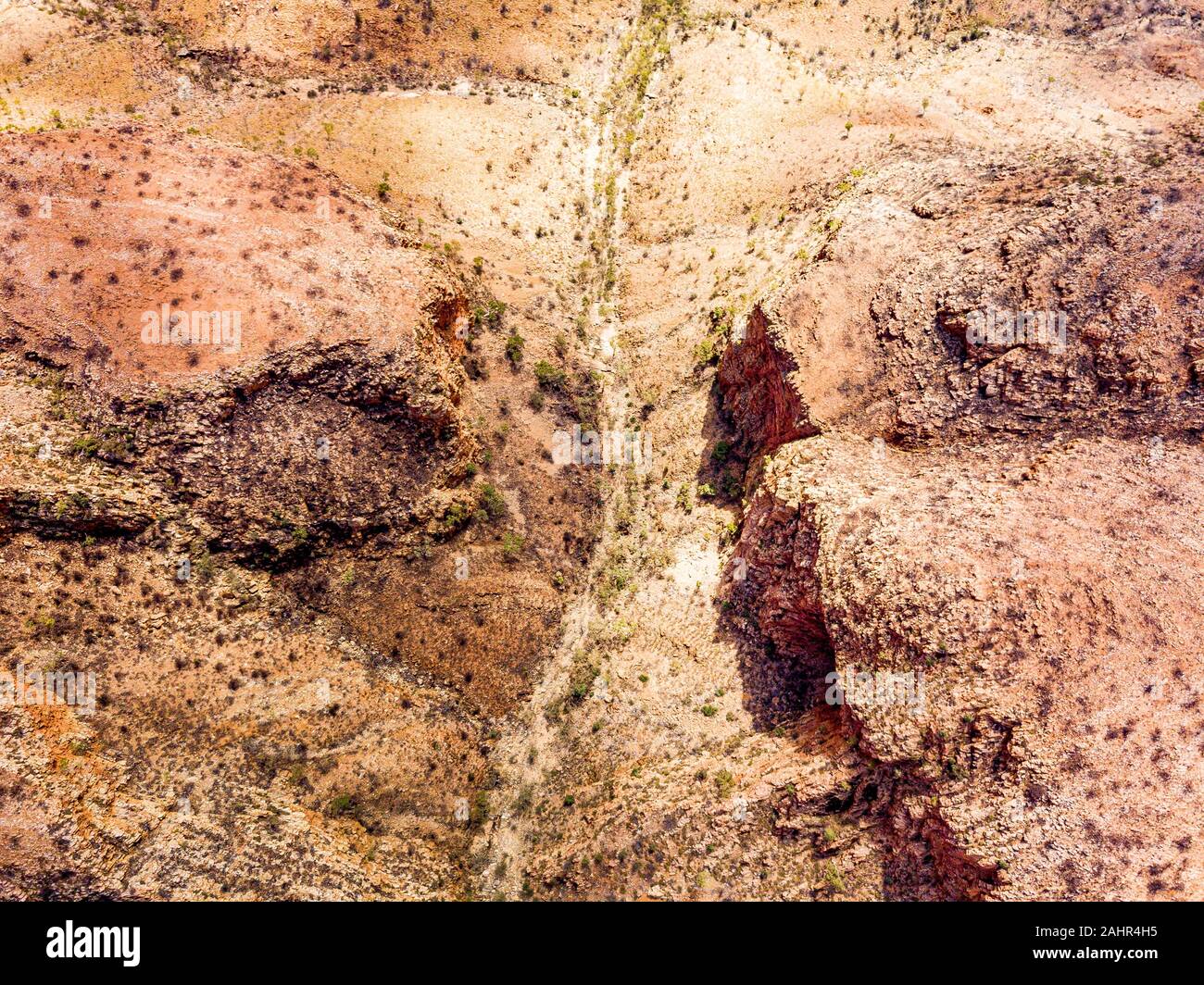 Vista aerea di Serpentine Gorge nel West MacDonnell Ranges, Territorio del Nord, l'Australia. Foto Stock