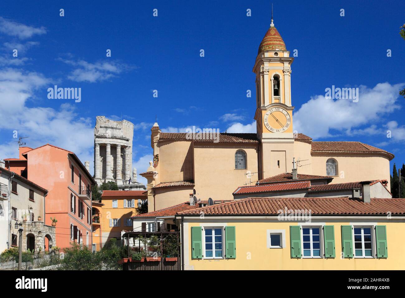 Chiesa di Saint Michel, monumento romano trofeo di Augusto, La Turbie, Alpes-Maritimes, Cote d'Azur, Provence, Francia Foto Stock