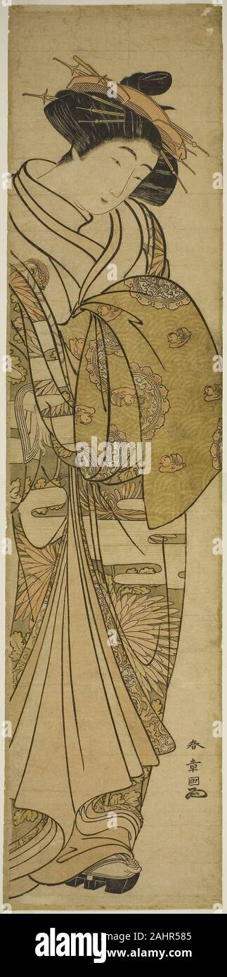 Katsukawa Shunsho. Cortigiana che indossa un kimono Chrysanthemum-Patterned. 1771-1781. Il Giappone. Colore stampa woodblock; ampia hashira-e Foto Stock