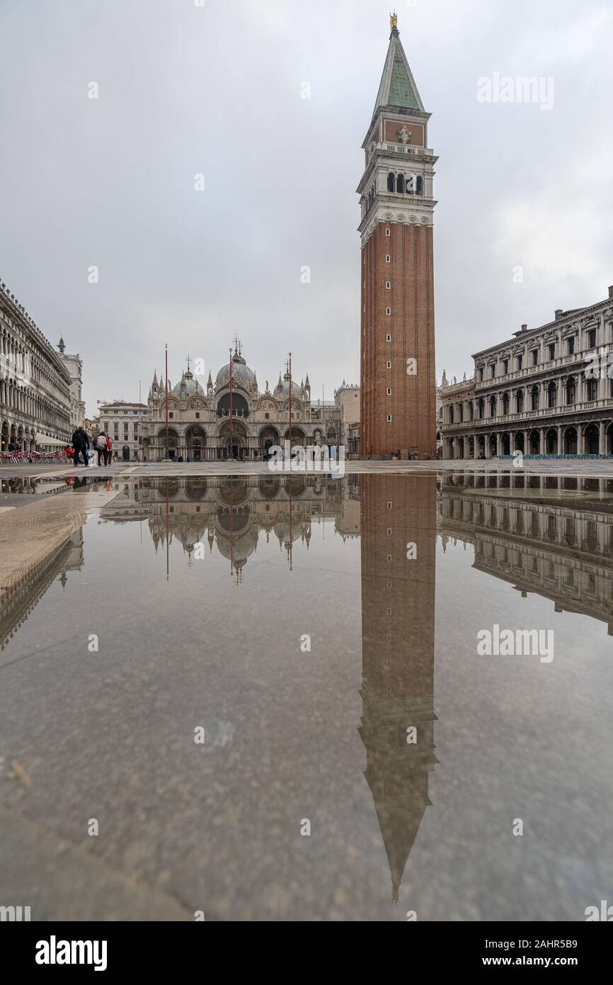 Piazza San Marco durante l'acqua alta, Venezia, Italia Foto Stock