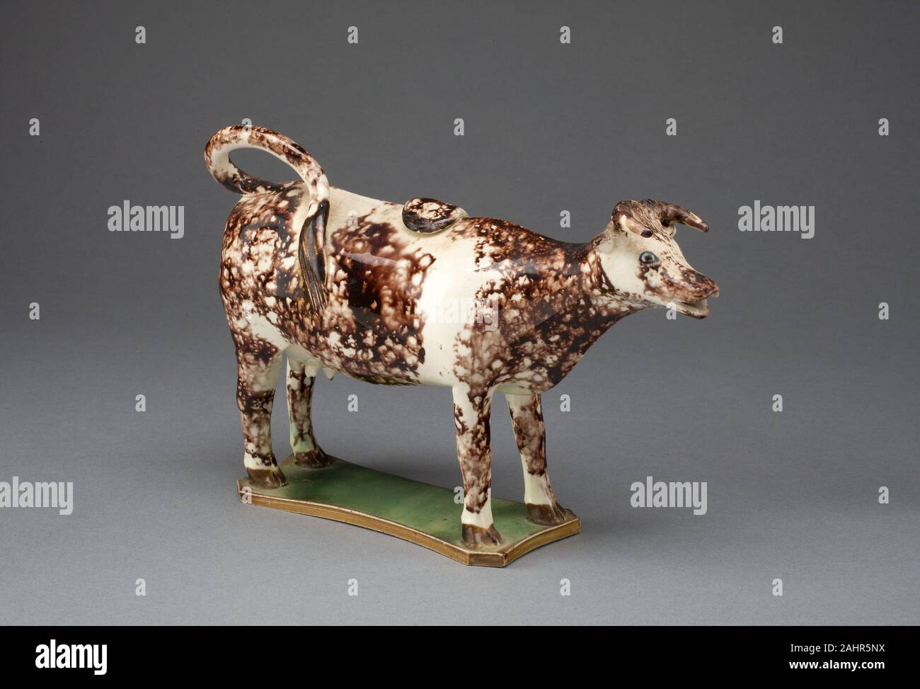 Cow Creamer. 1770-1795. Staffordshire. Piombo-terracotta invetriata (creamware) Foto Stock