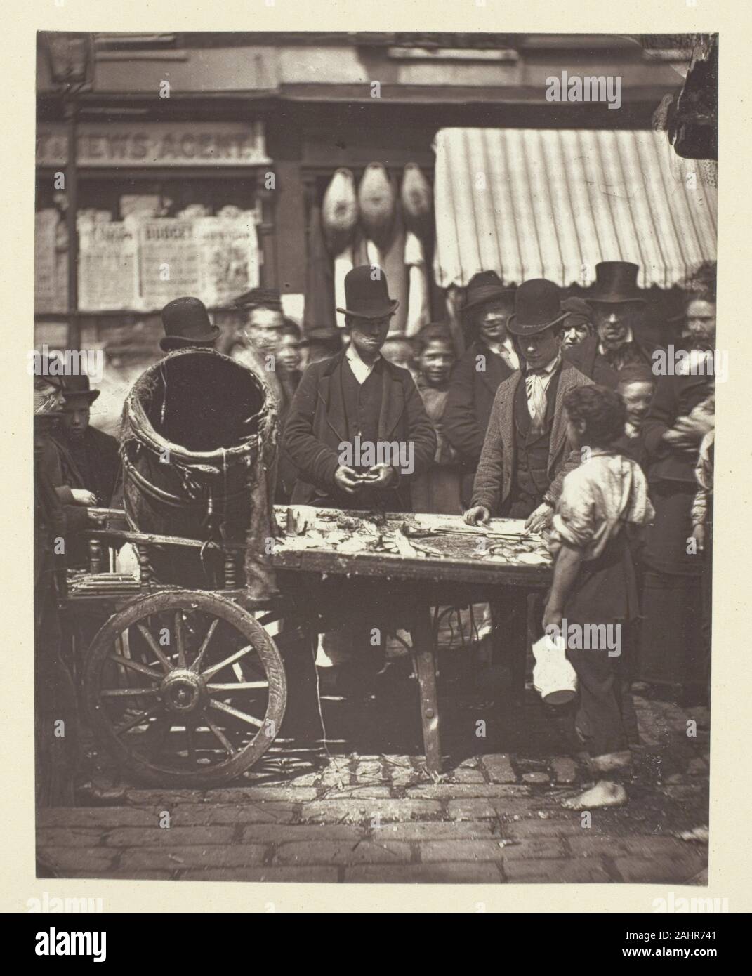John Thomson (fotografo). A buon mercato di pesce di San Giles. 1881. La Scozia. Woodburytype, piastra 6 nel libro Street incidenti (1881) Foto Stock