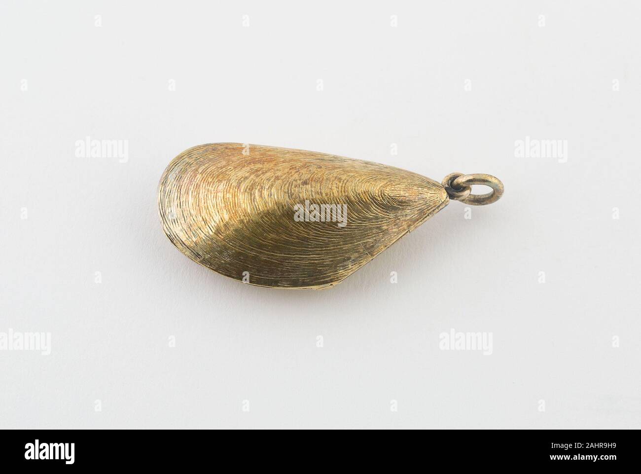 Condimento in forma di un guscio di cozze. 1876. Londra. Argento dorato Foto Stock