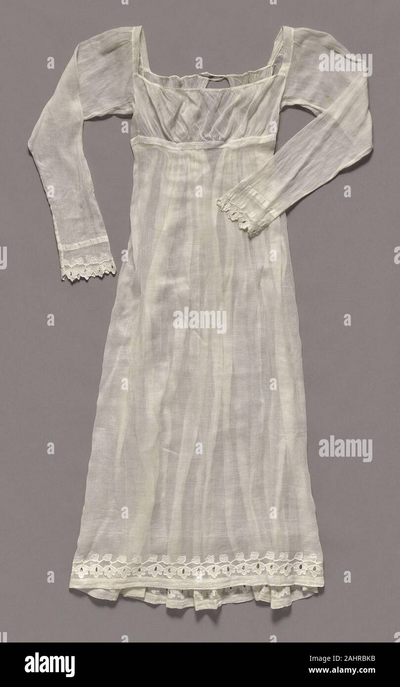 Giorno abito. 1805-1815. Cotone, ad armatura a tela; ricamato Foto Stock