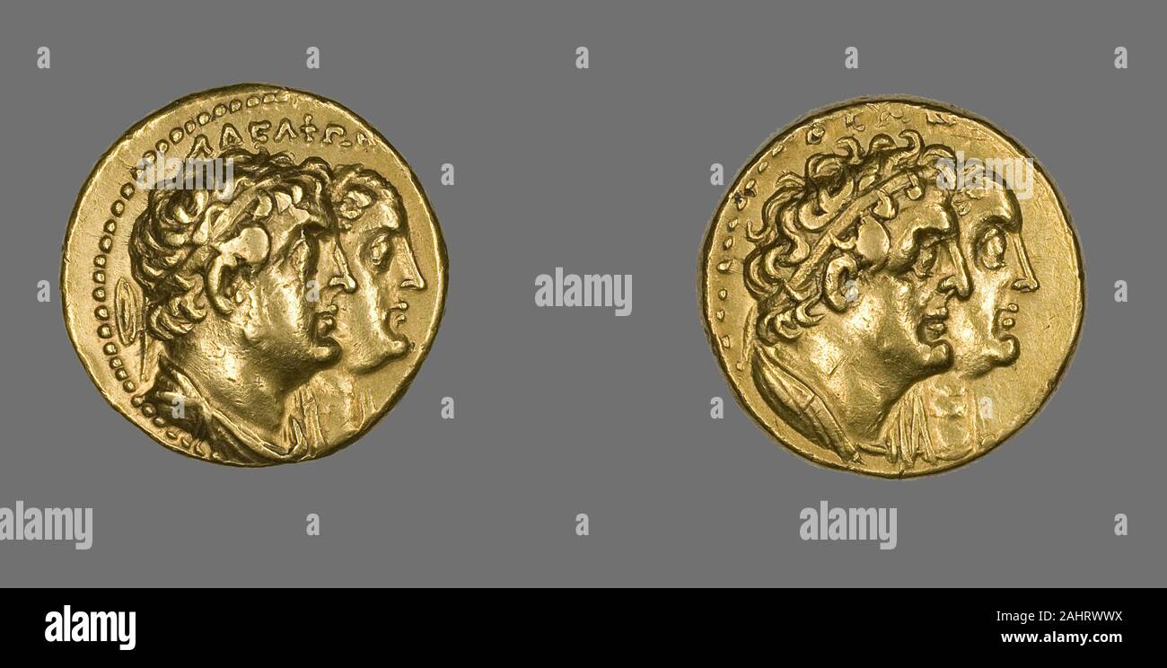 Il Greco antico. Tetradrachm (moneta) raffigurante il re Tolomeo II Filadelfo e la regina Arsinoe II 285 BC-247 BC. L'Egitto. Oro complementare capi di Tolomeo e Arsinoe II, rightReverse testa di Tolomeo I e Berenice I, rightIssued da Tolomeo II PhiladelphosThe figlio e figlia di Tolomeo che ho ereditato la corona di Egitto congiuntamente. Seguendo le usanze dei faraoni egiziani, Tolomeo II (r. 285 - 246 a.C.) e di Arsinoe (r. 276-270 A.C.) sposato e ha decretato come entrambi i fratelli e i coniugi. Per celebrare il loro partenariato che hanno commissionato questa notevole moneta. Sulle sue monete, Tolomeo mi si è presentato come un greco, e Foto Stock