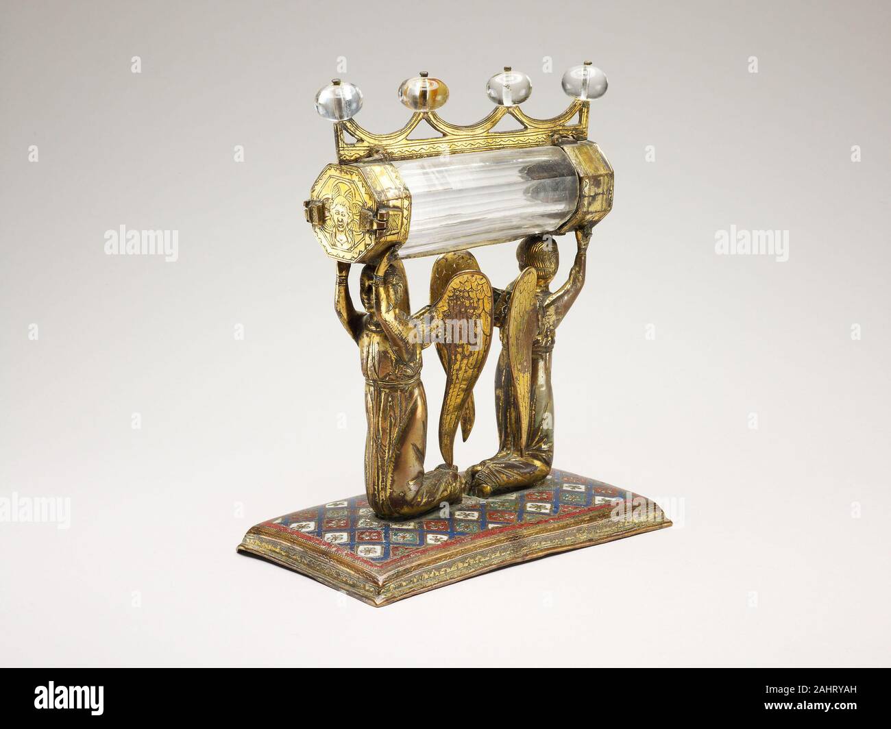 Ostensorio reliquiario. 1301-1400. Limoges. Rame dorato lega, smalti champlevé, cristallo di rocca Foto Stock