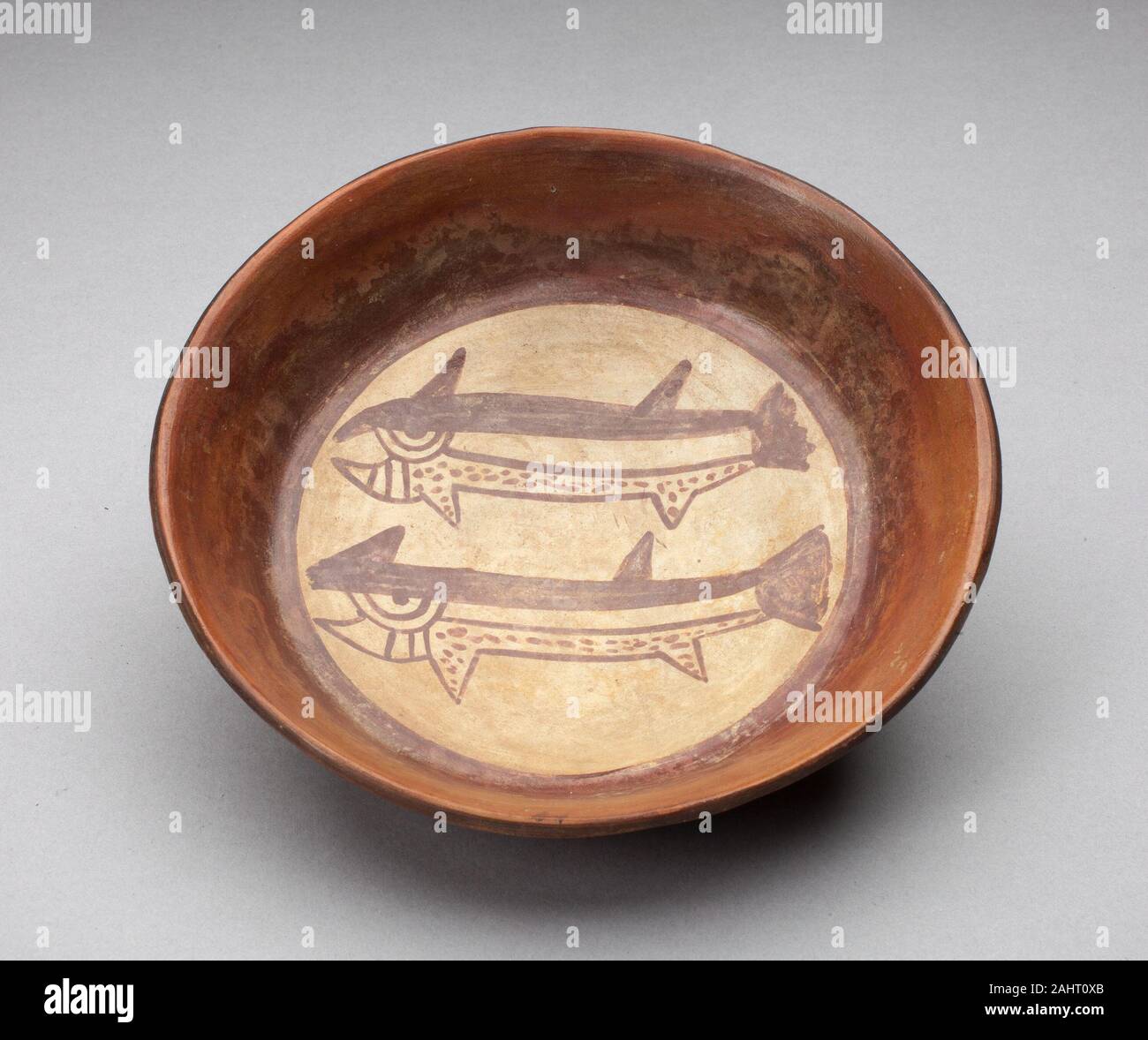 Nazca. Piastra raffigurante una coppia di pesci o di squali in interni. 180 BC-500 D.C. Valle di Nazca. Ceramica e pigmento Foto Stock