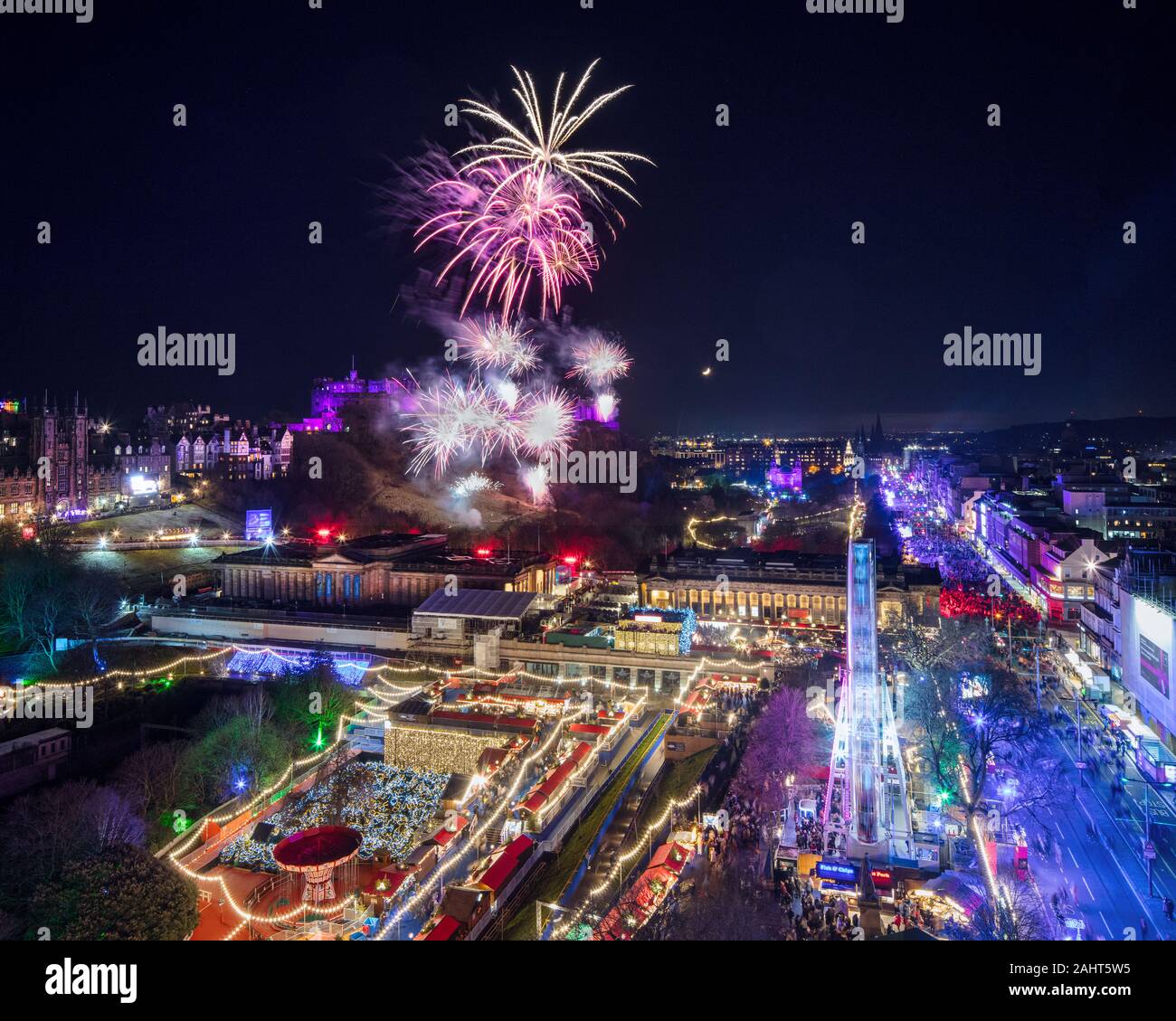 Natale e Hogmanay celebrazioni nella capitale scozzese: il centro di Edimburgo. Foto Stock