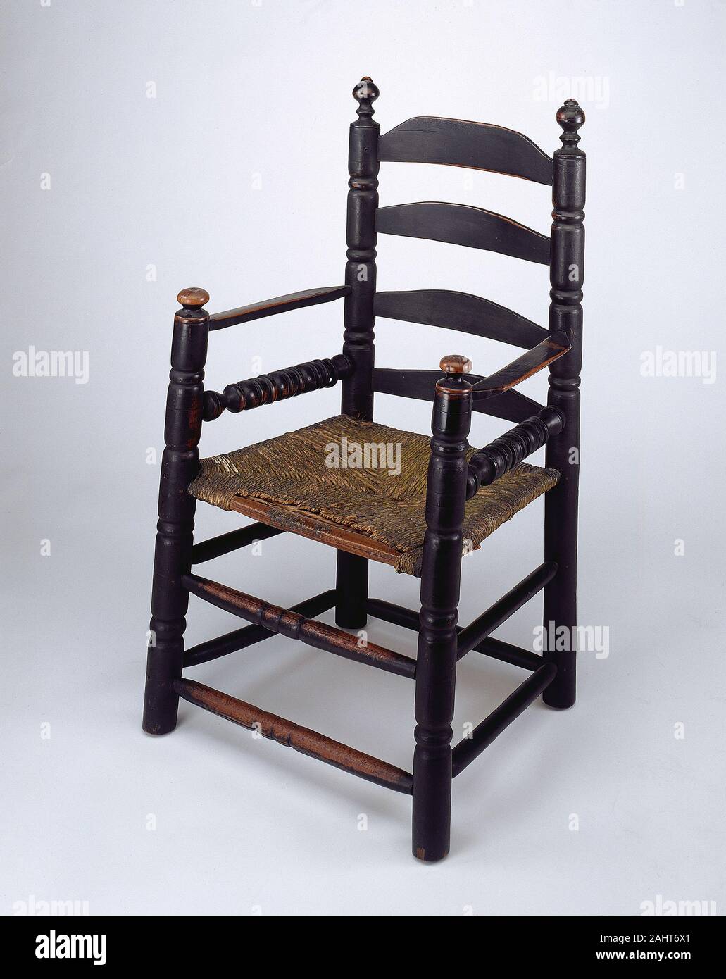 Artista sconosciuto. Poltrona. 1670-1700. New York. Acero e frassino Questa  sedia è uno fra un piccolo gruppo di girata sedie con schienali spranga che  sono state prodotte nella zona di New York
