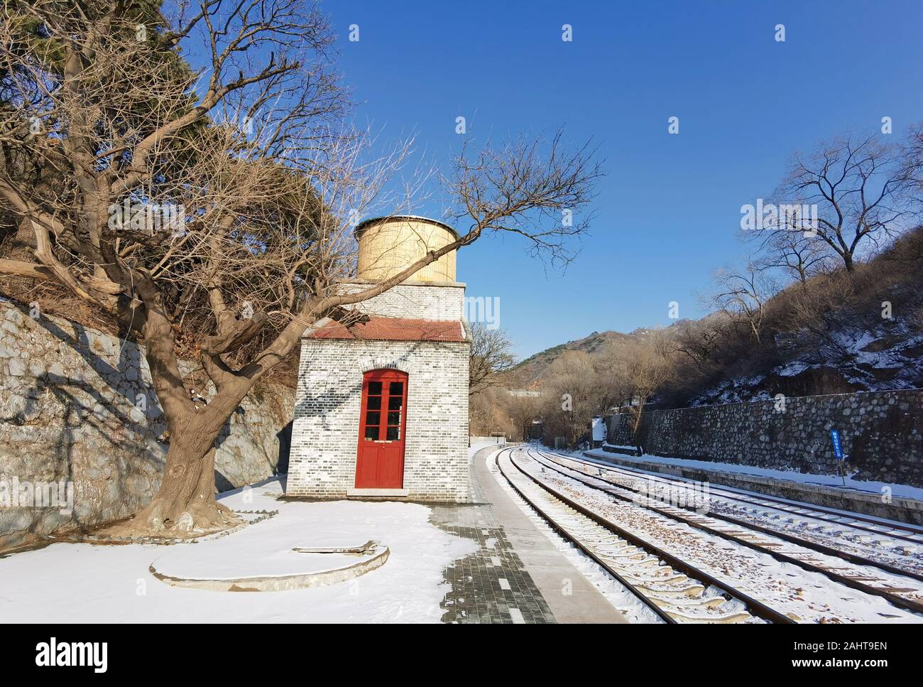 Pechino, Cina. Xviii Dicembre, 2019. Mobile mostra fotografica Qinglongqiao stazione della ferrovia Beijing-Zhangjiakou Yanqing nel distretto di Pechino, capitale della Cina, Dic 18, 2019. Credito: Wang Meng/Xinhua/Alamy Live News Foto Stock