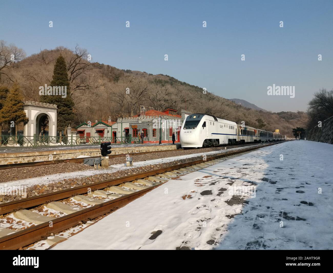 Pechino, Cina. 22 Dic, 2019. Mobile mostra fotografica Qinglongqiao stazione della ferrovia Beijing-Zhangjiakou Yanqing nel distretto di Pechino, capitale della Cina, Dic 22, 2019. Credito: Ju Huanzong/Xinhua/Alamy Live News Foto Stock