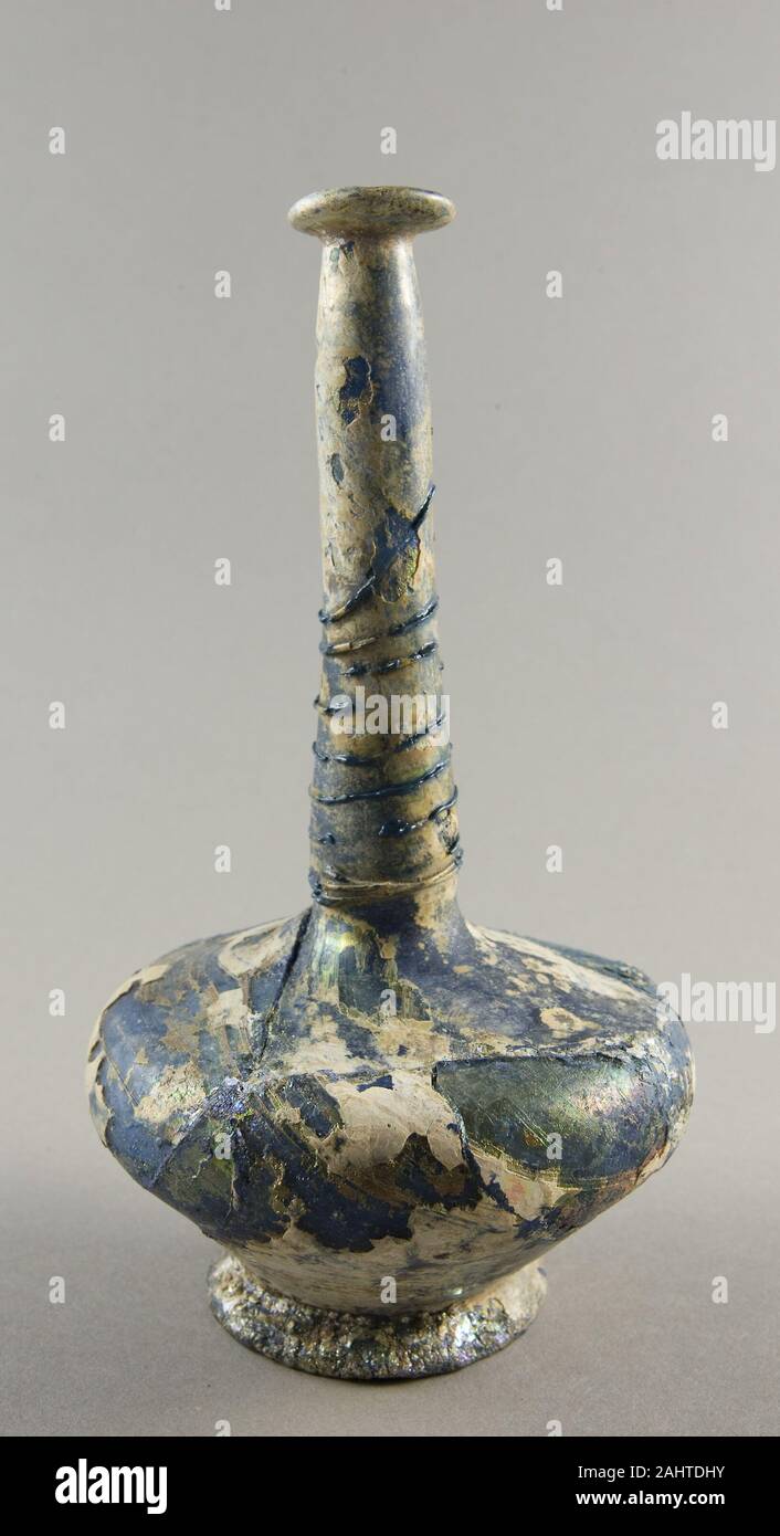 Mediterraneo antico. Bottiglia. 1101-1300. La regione mediterranea. Vetro soffiato, tecnica Foto Stock