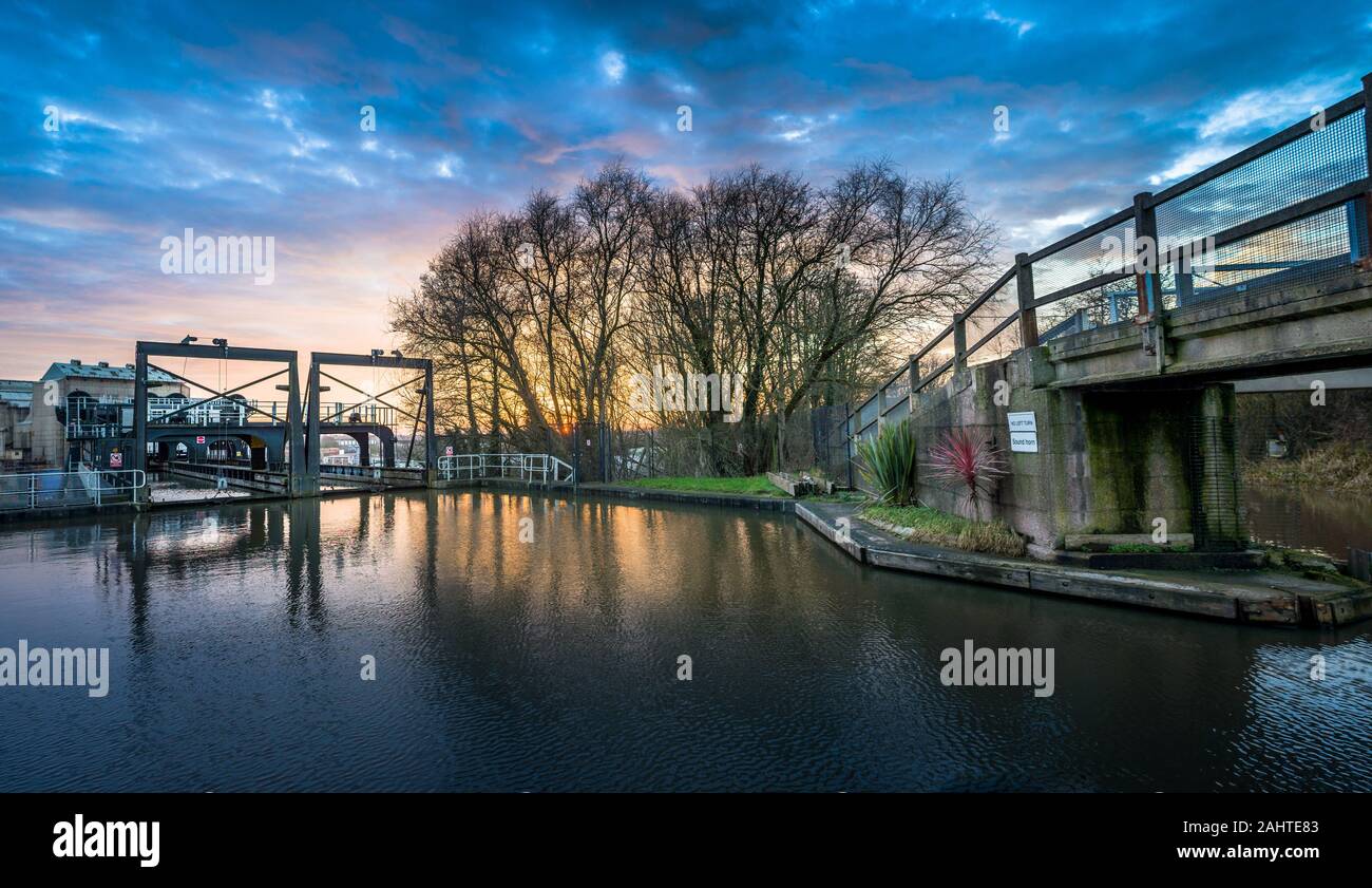 La storica entrata a Radlett boat lift al crepuscolo. Foto Stock