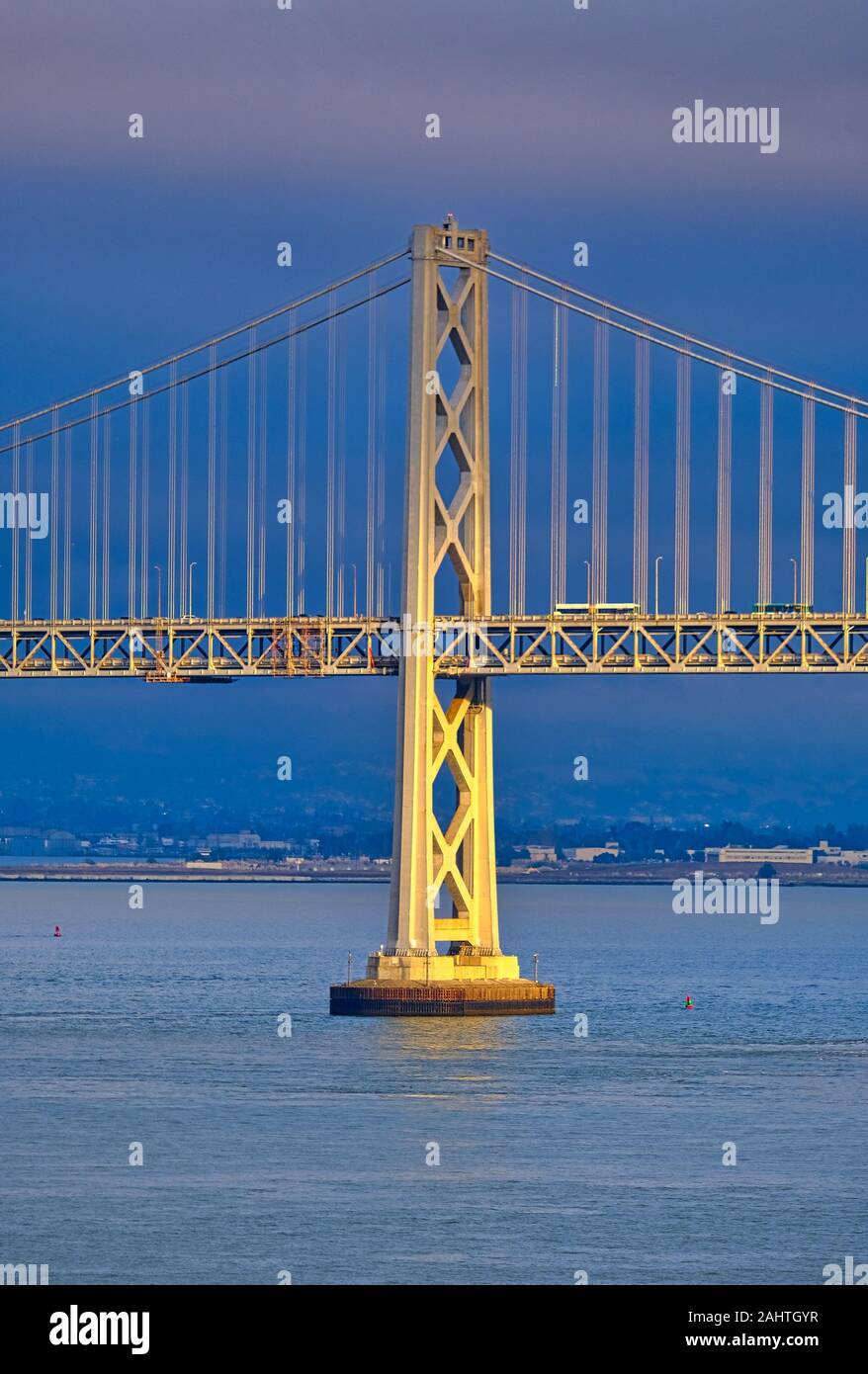 La luce sul Ponte della Baia di supporto Foto Stock