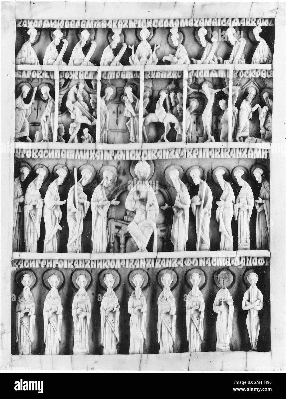 Cristo in maestà circondata dai padri della Chiesa con scene della vita di Cristo. 1600-1880. La Russia. Avorio Foto Stock