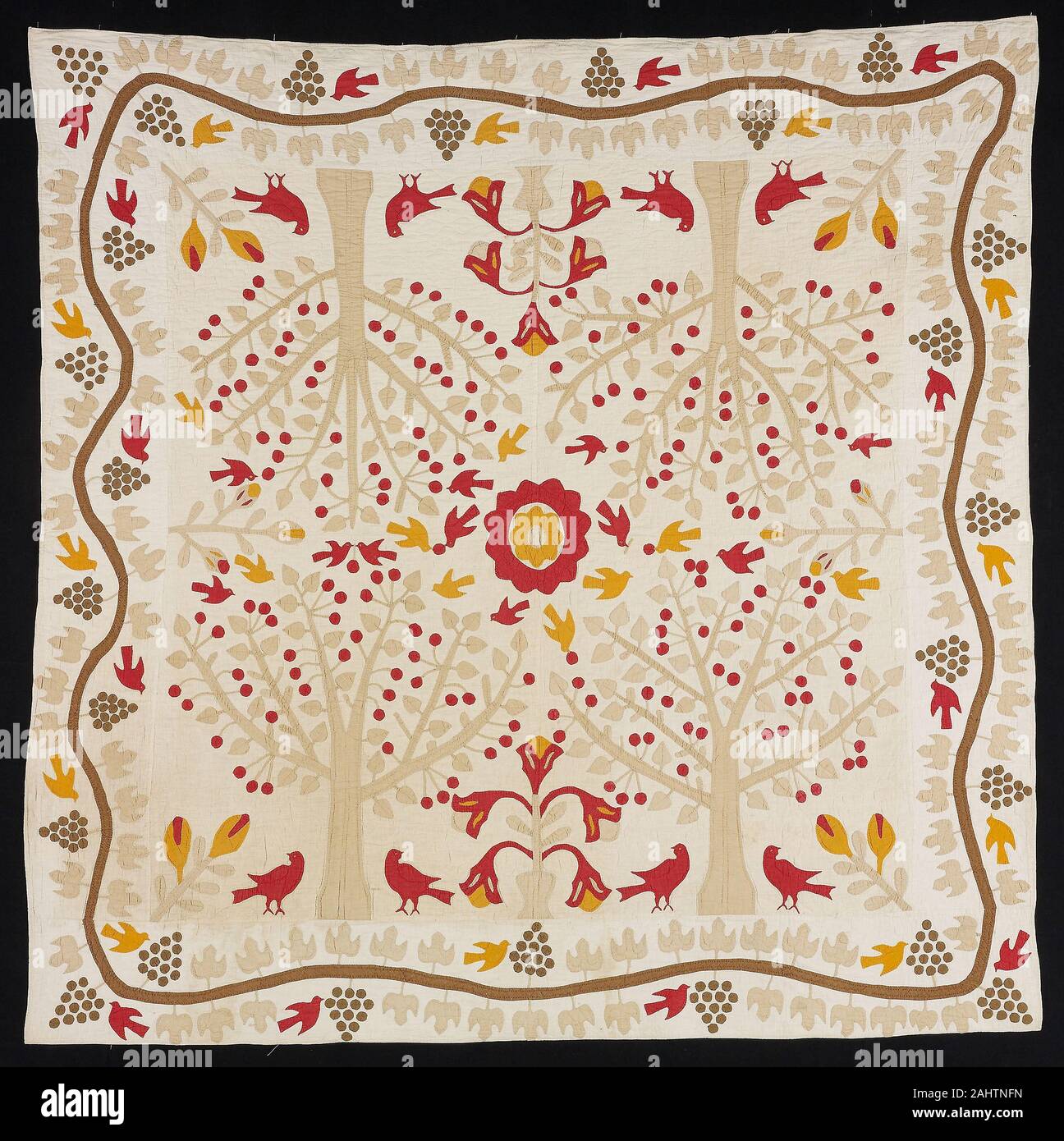 Copriletto (ciliegi e pettirossi sposa Quilt). 1810-1830. Stati Uniti. La trapunta Appliquéd; tinti e non tinta ad armatura a tela di cotone Foto Stock