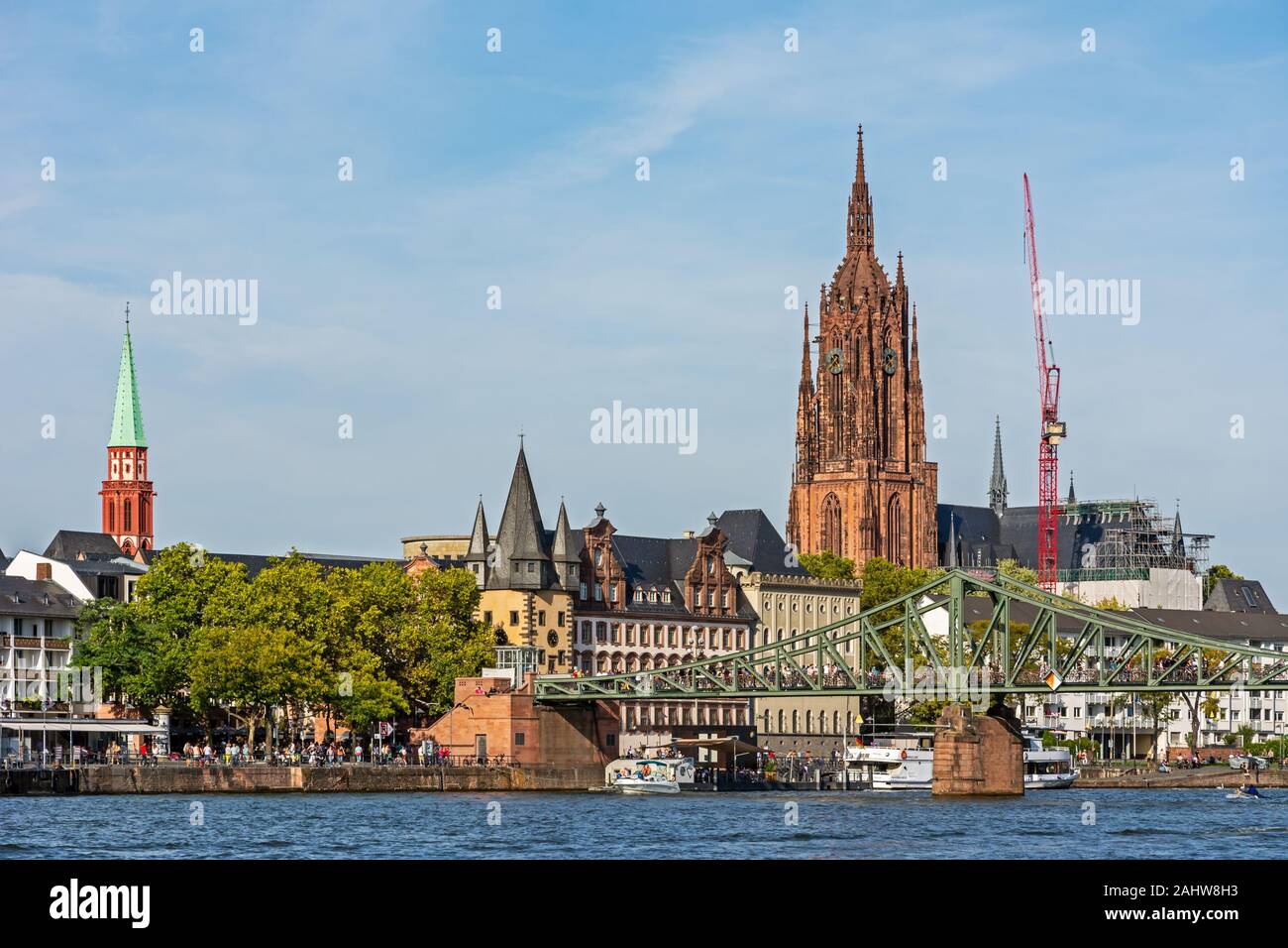 Lungomare di fiume principale di Francoforte (Germania) Foto Stock Lungomare di fiume principale di Francoforte (Germania) Foto Stock