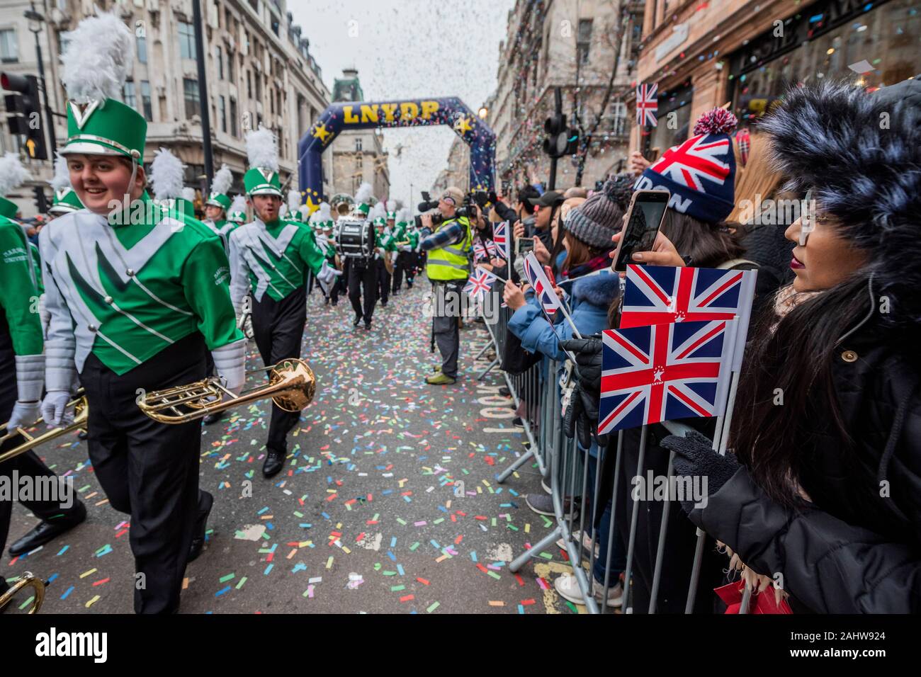 Londra, Regno Unito. 01 gen, 2020. La Marshall University Marching Thunder - London Capodanno Parade segna l inizio del nuovo anno, 2020. Credito: Guy Bell/Alamy Live News Foto Stock