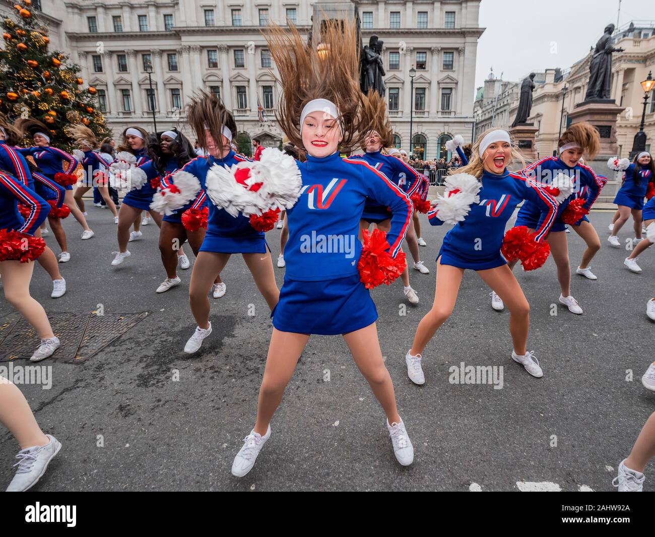 Londra, Regno Unito. 01 gen, 2020. The Varsity spirito Cheerleaders All-American - London Capodanno Parade segna l inizio del nuovo anno, 2020. Credito: Guy Bell/Alamy Live News Foto Stock