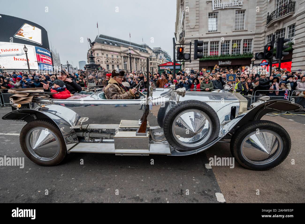 Londra, Regno Unito. 01 gen, 2020. Il London Capodanno Parade segna l inizio del nuovo anno, 2020. Credito: Guy Bell/Alamy Live News Foto Stock