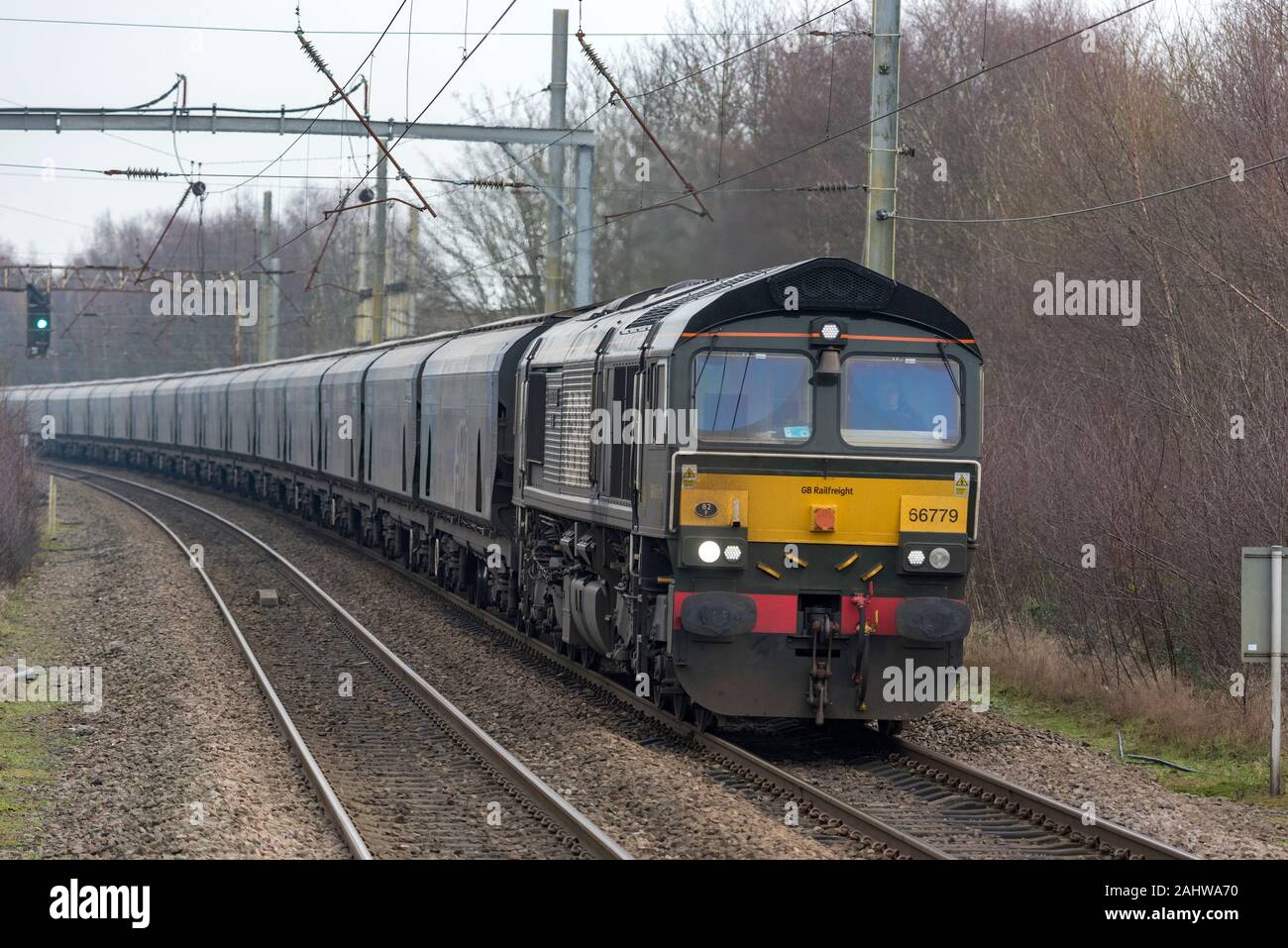 Drax powerstation treno di biomassa trasportata dalla classe GBRf 66 diesel locomotiva elettrica. Foto Stock