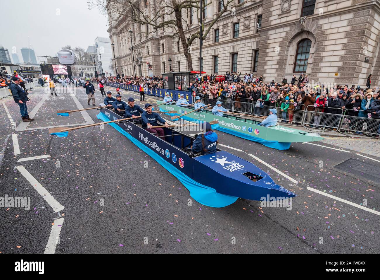 Londra, Regno Unito. 01 gen, 2020. Boat Race - Londra Capodanno Parade segna l inizio del nuovo anno, 2020. Credito: Guy Bell/Alamy Live News Foto Stock