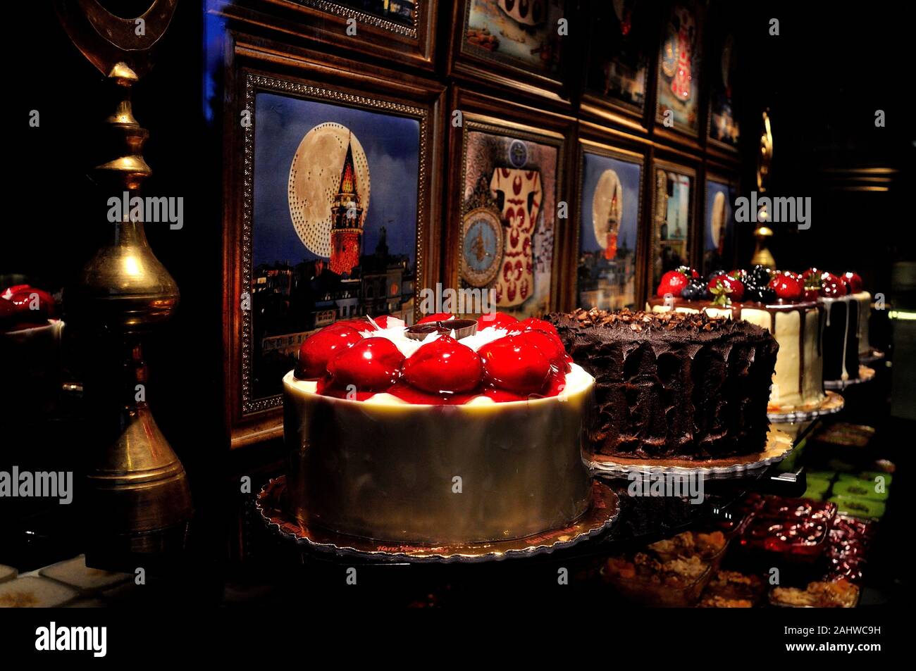 Dolci tipici di Istanbul - lo stretto del Bosforo - TURCHIA Foto Stock