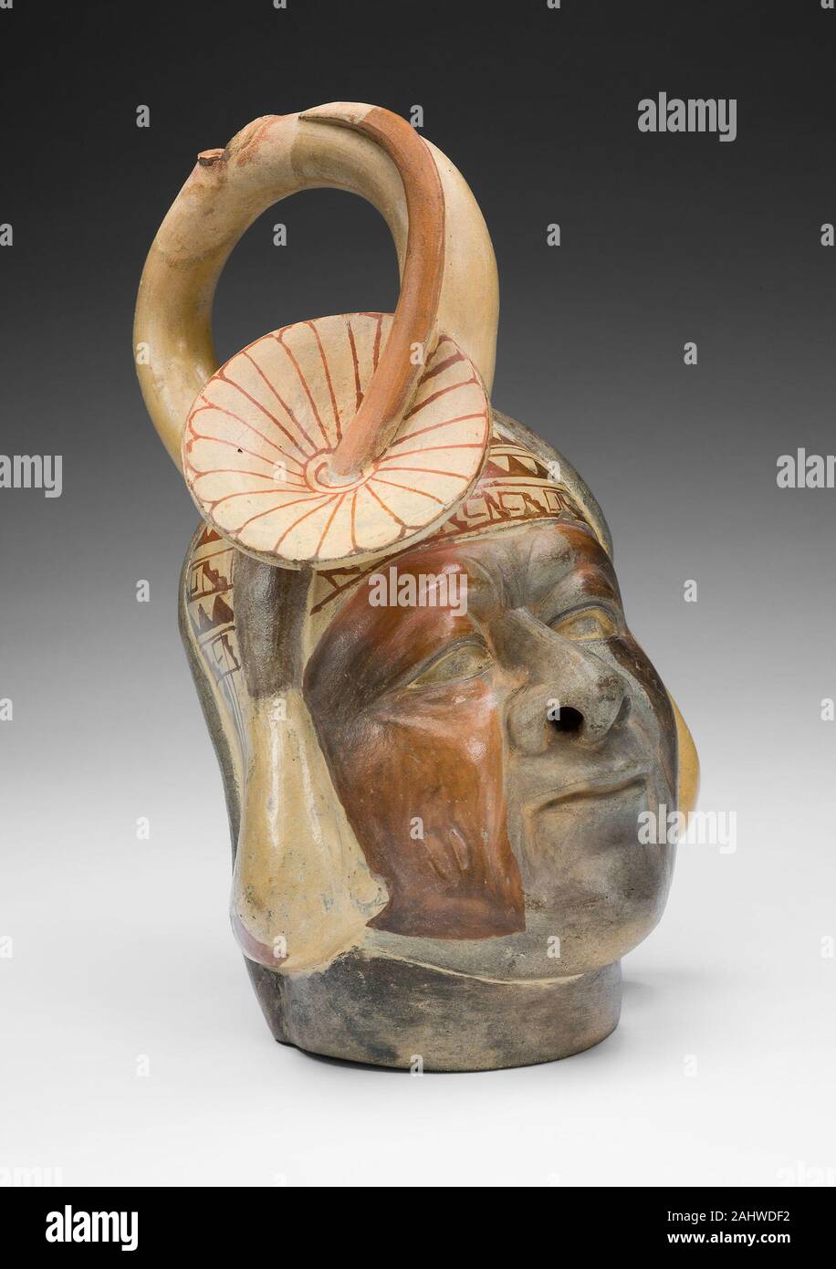 Moche. Recipiente verticale di un righello. 100 BC-500 D.C. Costa Nord. Ceramica e pigmento Foto Stock