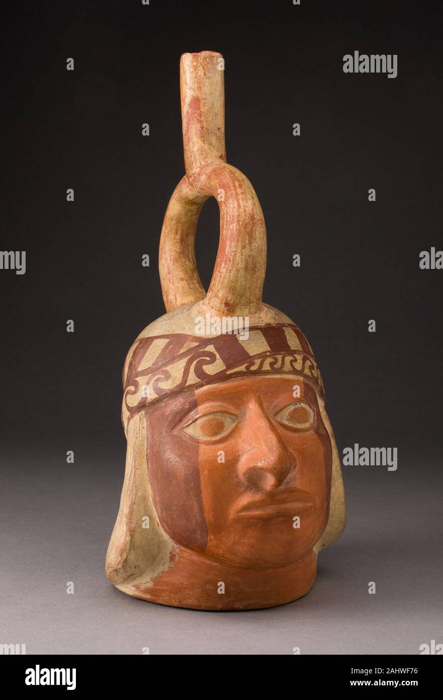 Moche. Recipiente verticale di un righello. 100 BC-500 D.C. Peruviano costa del nord. Ceramica e pigmento Foto Stock