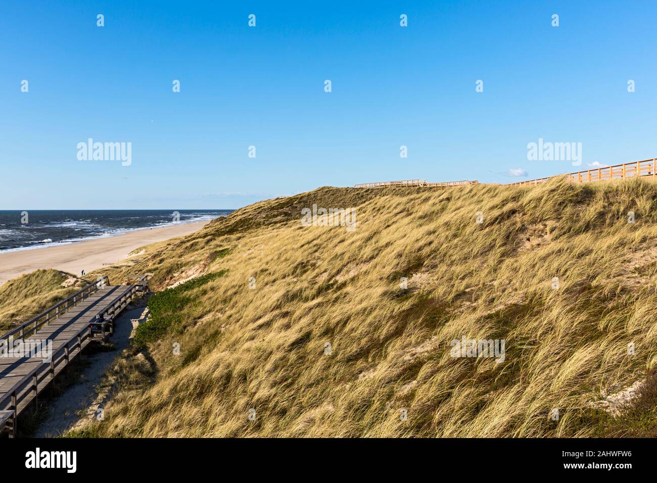Meer, Strand, Dünen, Holzsteg, Wenningstedt; Sylt, Schleswig-Holstein, Germania Foto Stock