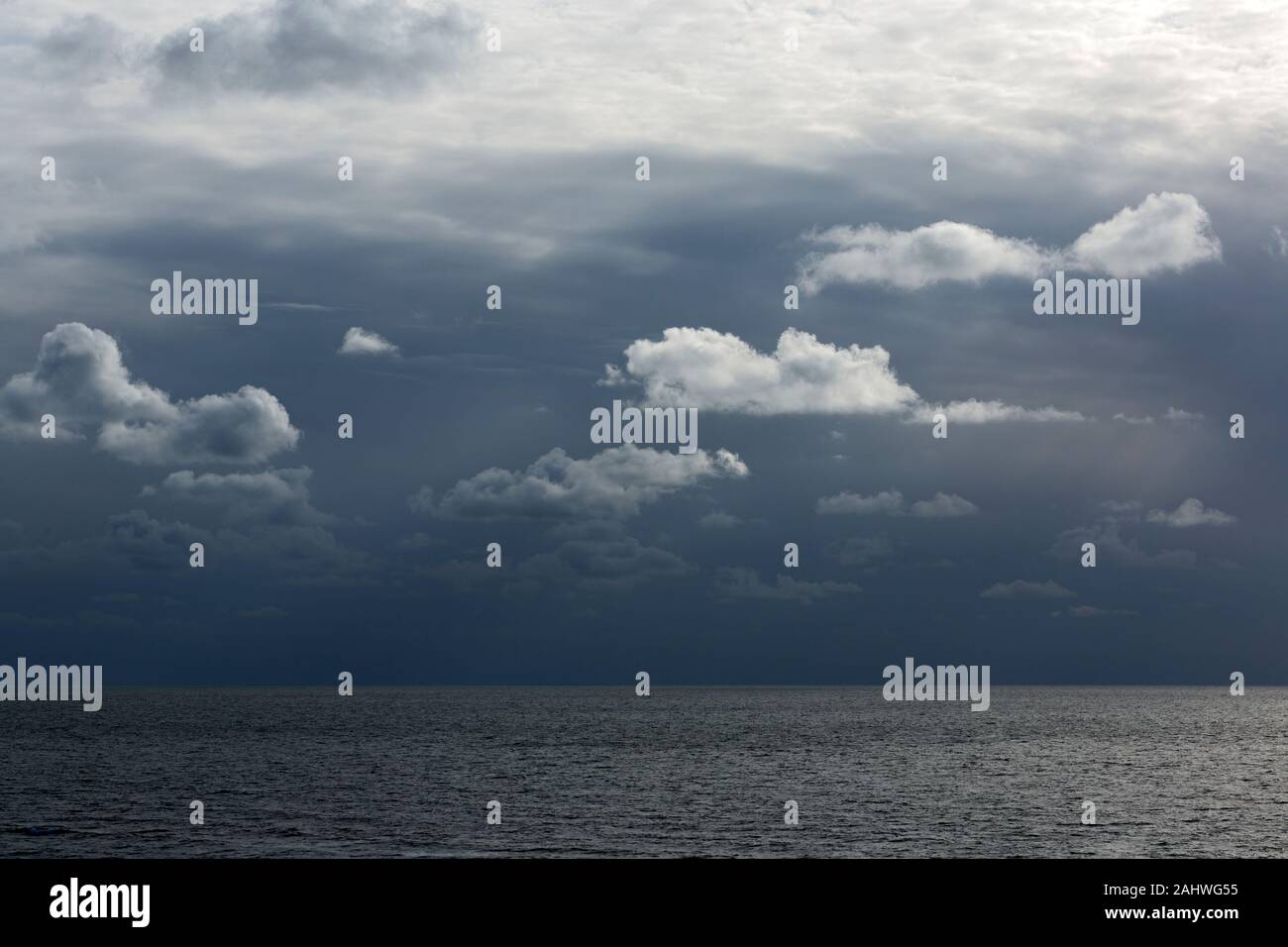 Meer, Himmel, Wolken, dramatisch, Wenningstedt; Sylt, Schleswig-Holstein, Germania Foto Stock