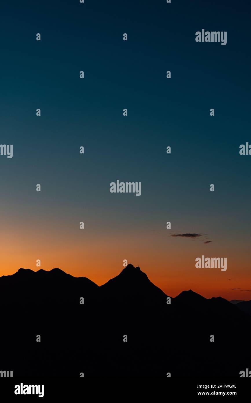 Creste di Silhouette al tramonto, dal Malibu Canyon Overlook in Malibu, California Foto Stock
