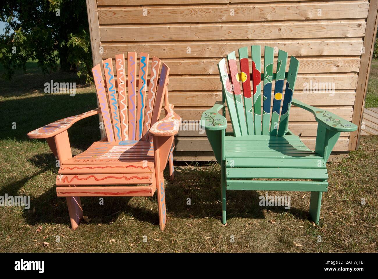 Adirondack sedie in Batoche National Historic Site, Saskatchewan, Canada Foto Stock