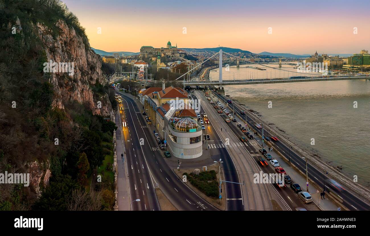 Europa Ungheria Budapest Rudas thermal bath. Fiume Danubio ponte Erzsebet Buda Castle Gellert Hill. Foto Stock