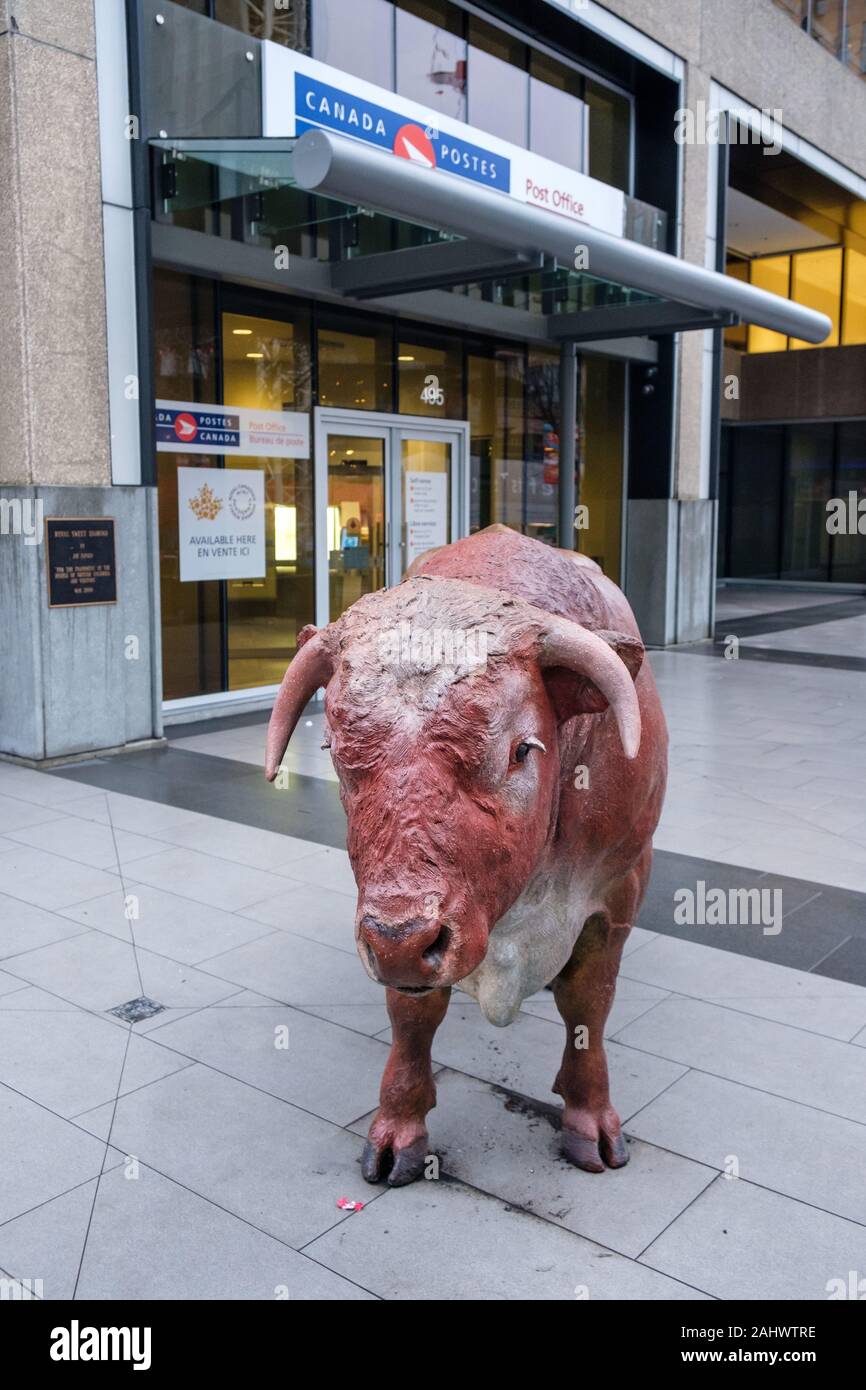 'Royal dolce diamante' bronzo bull da Joe Fafard (2001), 475 West Georgia Street, Vancouver, British Columbia, Canada Foto Stock