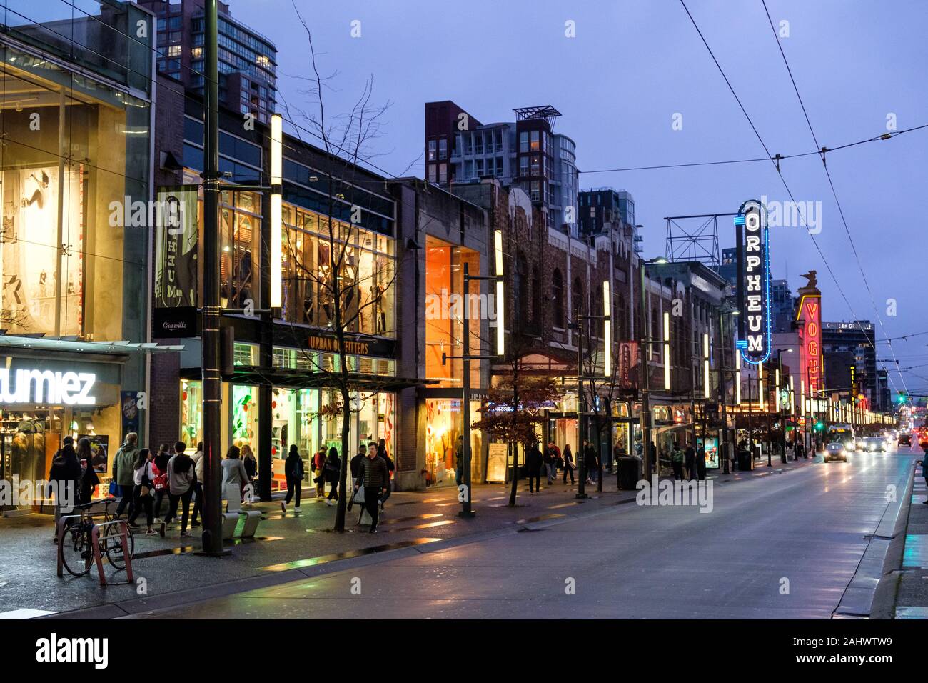Il teatro Orpheum segno al neon di notte, Granville Street, Vancouver, British Columbia, Canada Foto Stock