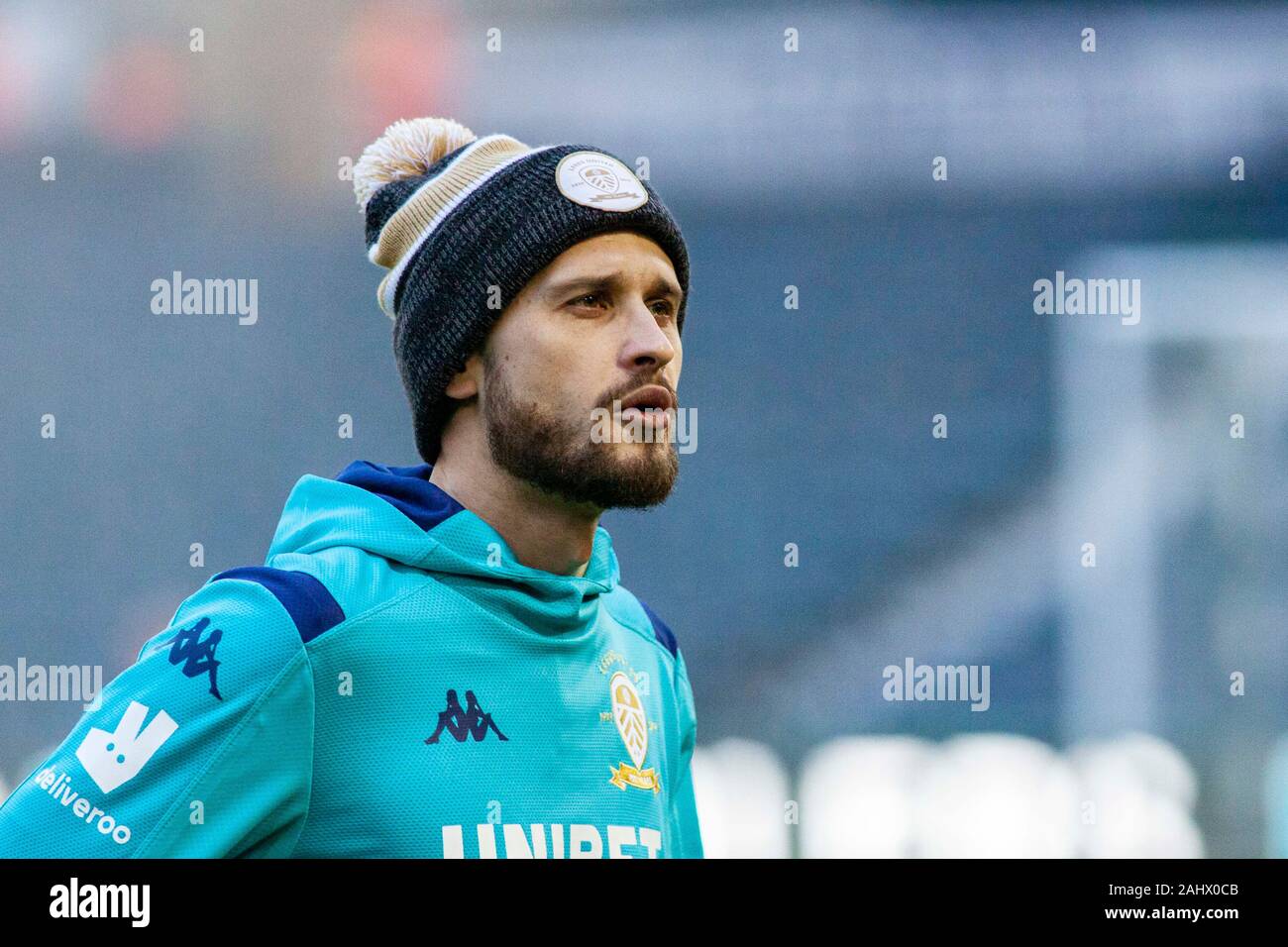 West Bromwich, Regno Unito. 01 gen, 2020. Mateusz Klich di Leeds United guarda su come egli arriva al The Hawthorns. EFL Skybet partita in campionato, West Bromwich Albion v Leeds United at The Hawthorns in West Bromwich il giorno di nuovi anni, Mer Gen primo 2020. Questa immagine può essere utilizzata solo per scopi editoriali. Solo uso editoriale, è richiesta una licenza per uso commerciale. Nessun uso in scommesse, giochi o un singolo giocatore/club/league pubblicazioni. pic da Lewis Mitchell//Andrew Orchard fotografia sportiva/Alamy Live news Credito: Andrew Orchard fotografia sportiva/Alamy Live News Foto Stock