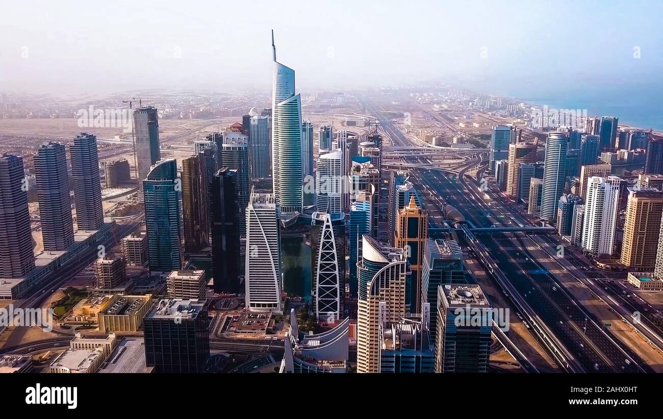Moderno e residenziale ufficio complesso con molte torri a Business Bay, Dubai, UAE Foto Stock