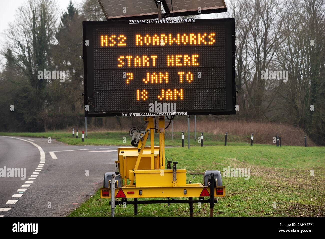 Great missenden, Buckinghamshire. Una grande strada segno illuminata sulla A413 avvisa i conducenti di imminente HS2 relativi lavori stradali. Credito: Stephen Bell/Alamy Foto Stock