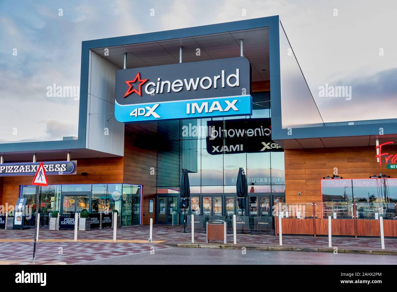 CHESTER, Regno Unito - Dicembre 25th, 2019: Cineworld cinema anteriore dello store Foto Stock
